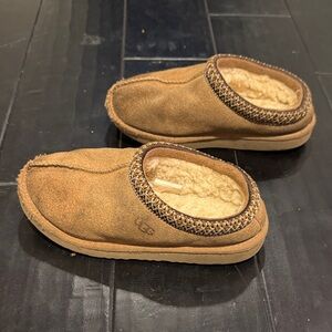 UGG Kids Tan. Tasman